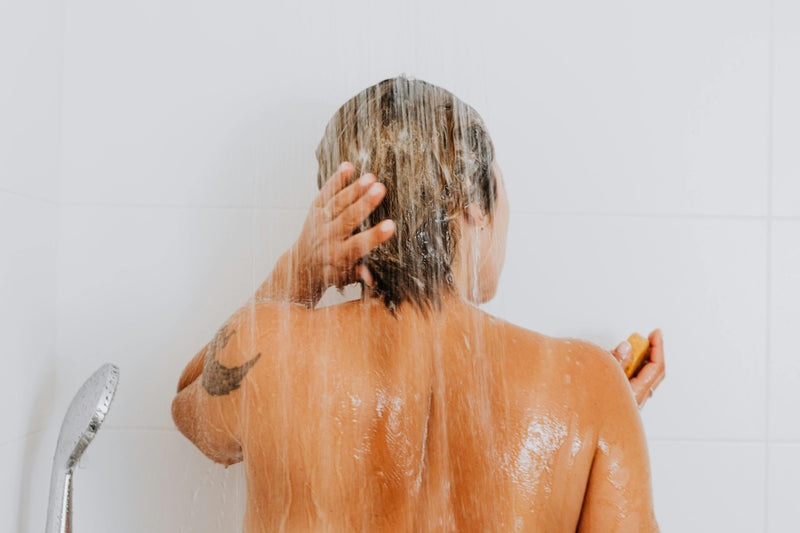 Rutinas de lavado adecuadas para un cabello bonito y saludable